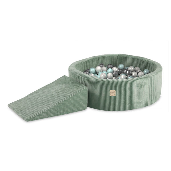 Kamuoliukų baseinas Plush Nest 90×30 cm, žalia, premium velvetas, trikampis, 200 kamuoliukų
