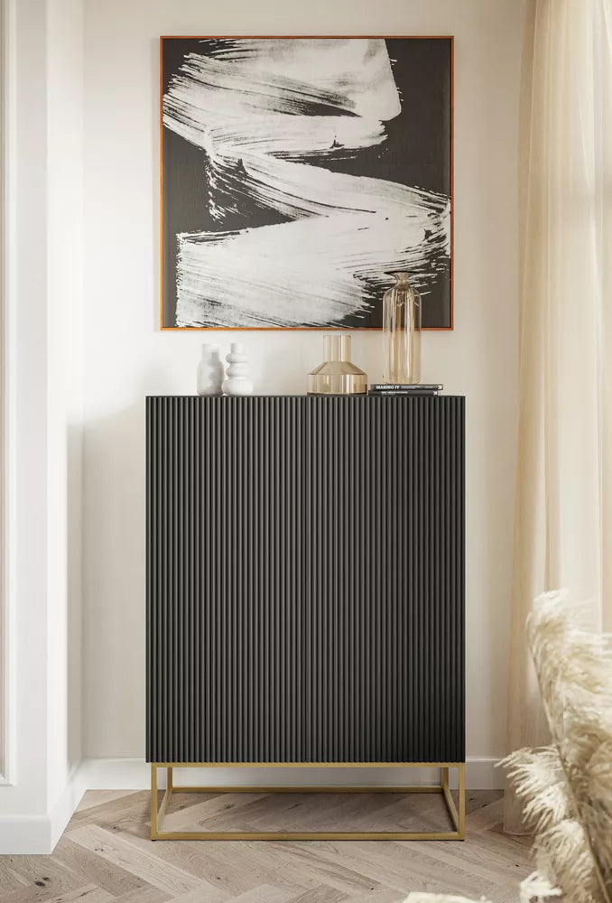 Veldio dviejų durų komoda su frezuotu fasadu 90 cm, juoda su auksinėmis kojelėmis