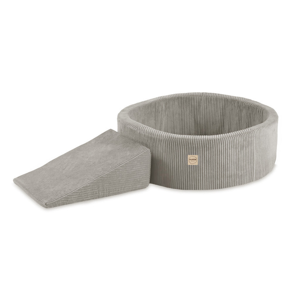 Kamuoliukų baseinas Plush Nest 90×30 cm, smėlio, premium velvetas, trikampis, 200 kamuoliukų
