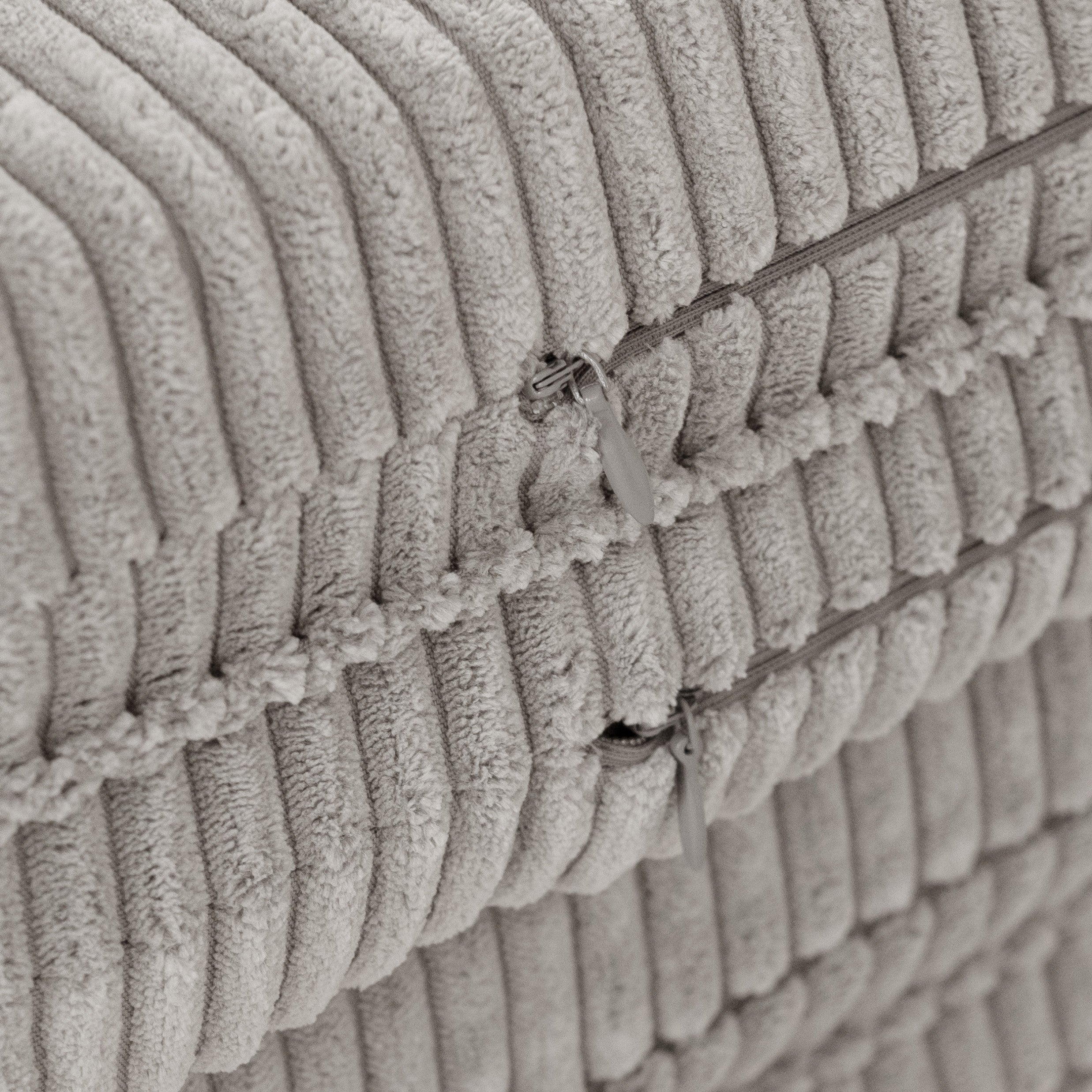 Gėlės formos kilimėlis Plush Nest 115×115×5 cm, smėlio, premium velvetas