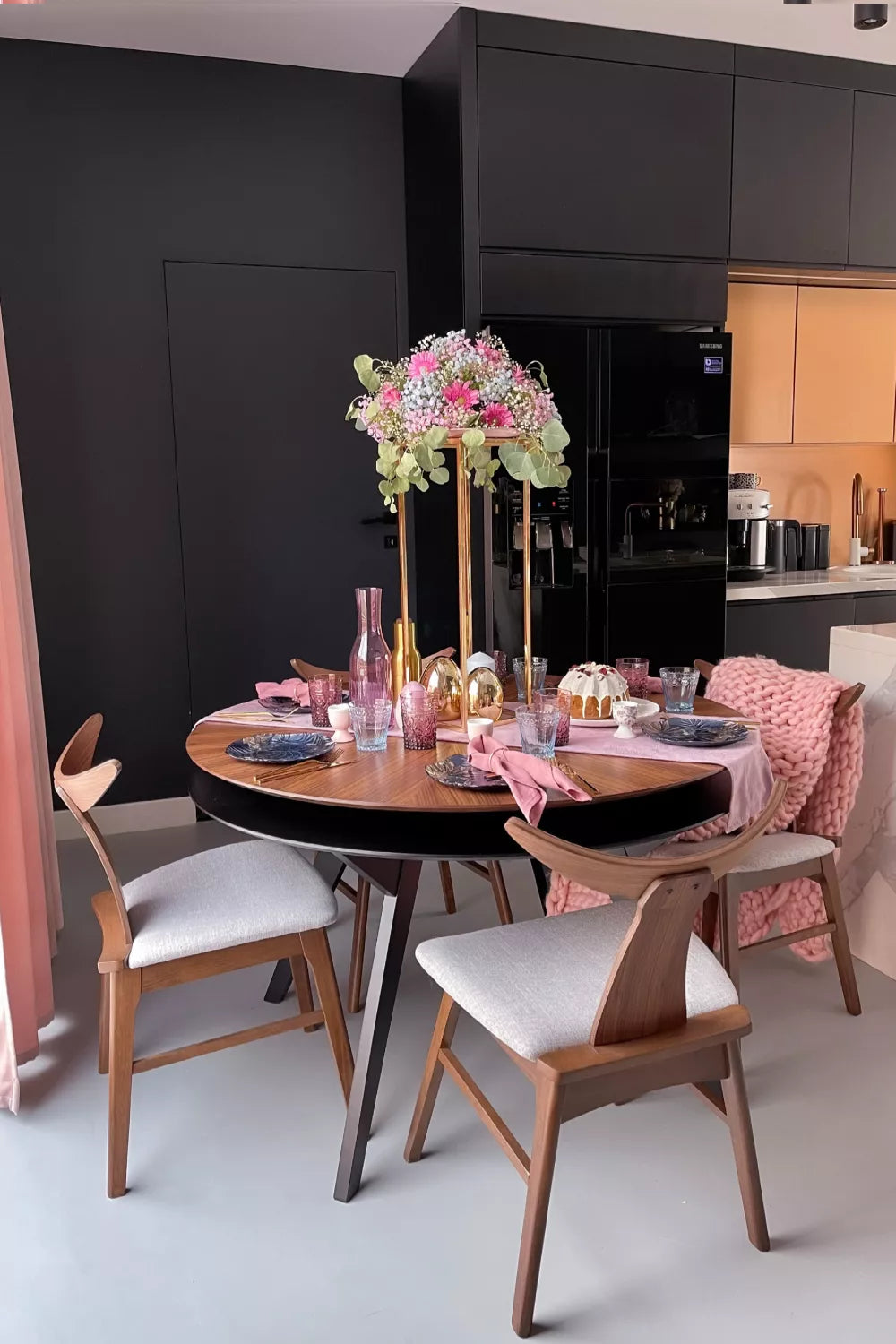 Medinė kėdė Henrico, riešuto pilka