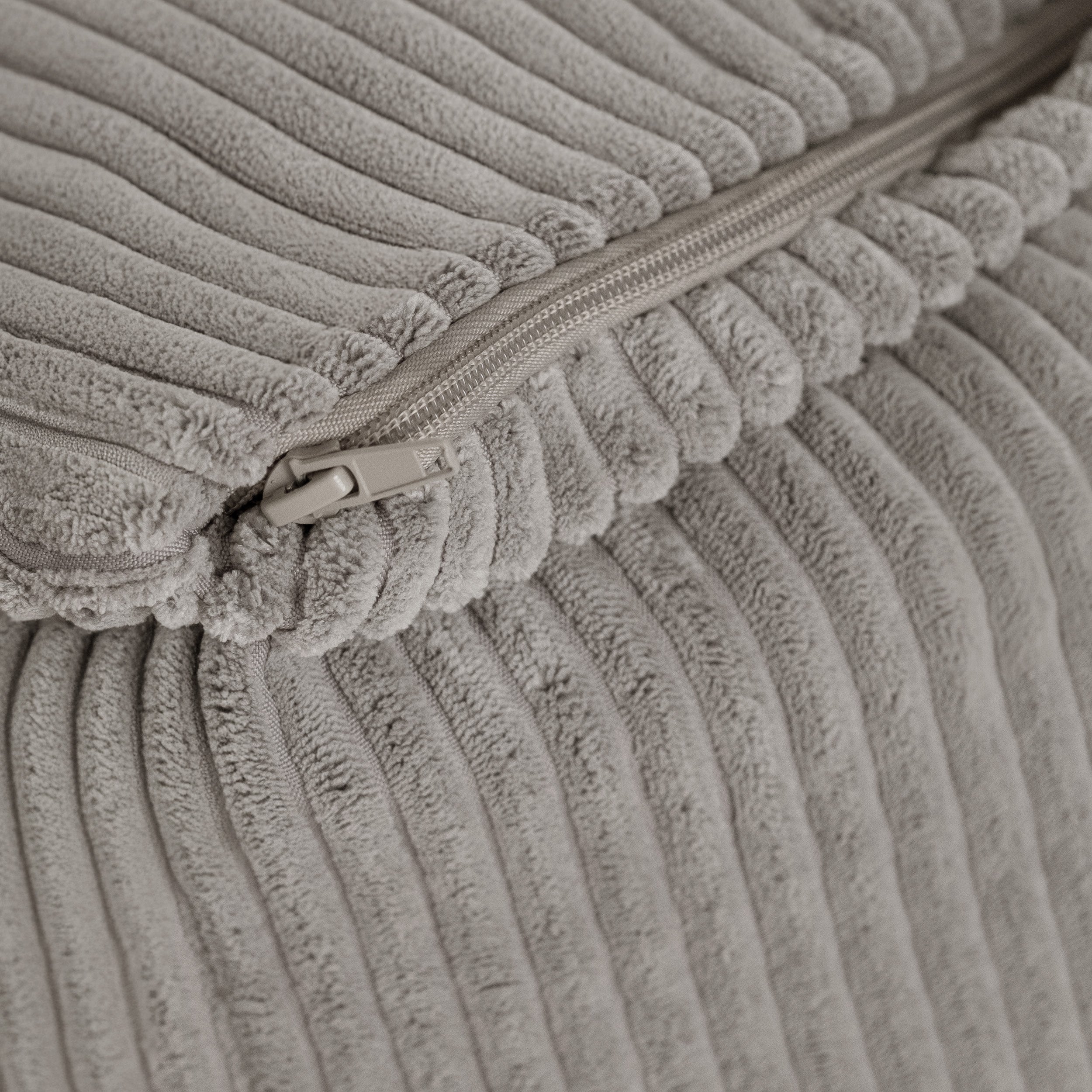 Krėslas Plush Nest 67×50 cm, smėlio, velvetas