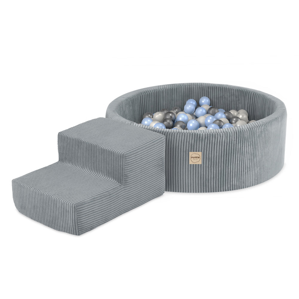 Kamuoliukų baseinas Plush Nest 90×30 cm, šviesiai mėlyna, premium velvetas, laiptelis, 200 kamuoliukų